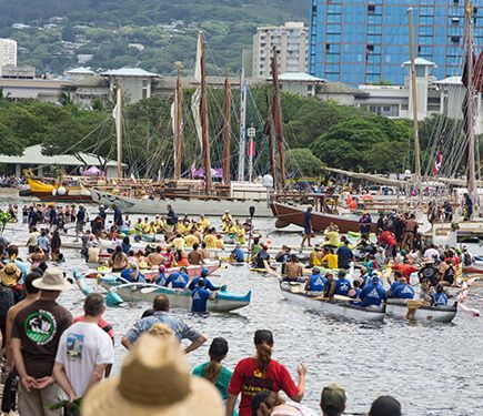 Hokule‘a and crew dock in the channel