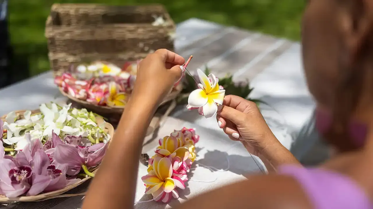 Discover how to make a Hawaiian lei with This Week Hawaii.