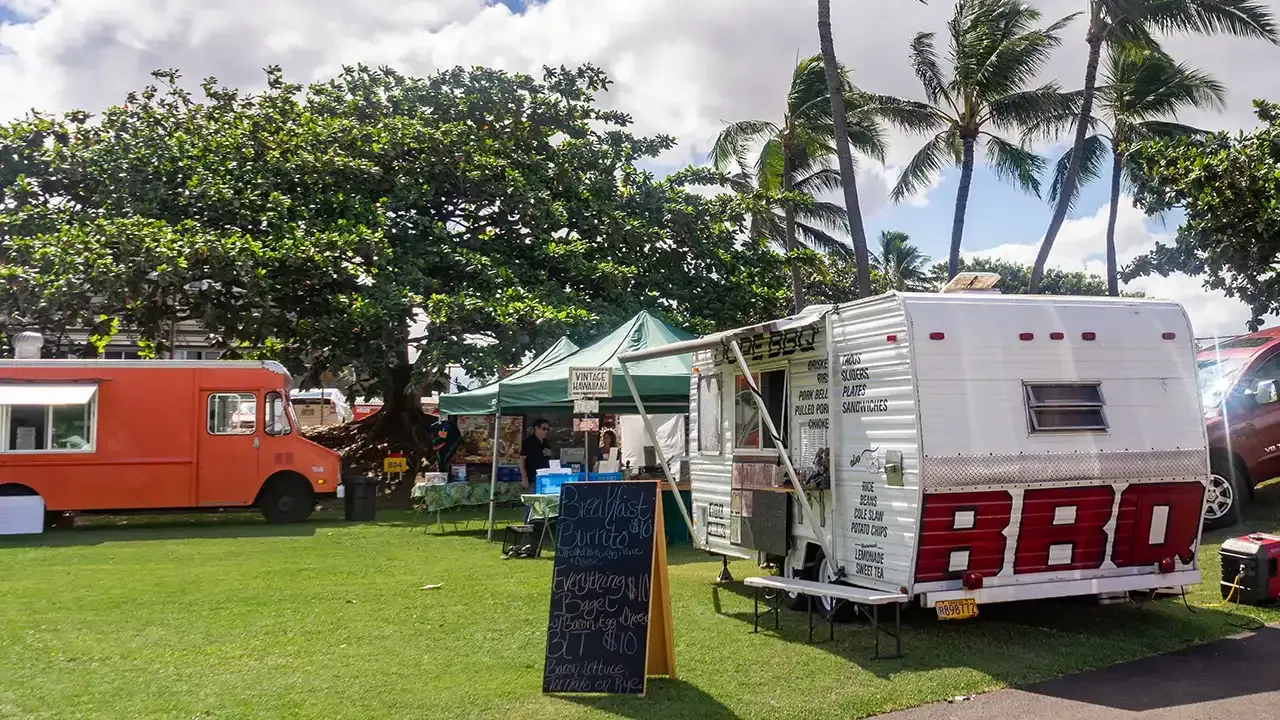 Sustainable Hawaii travel practices, support local Hawaiian businesses.