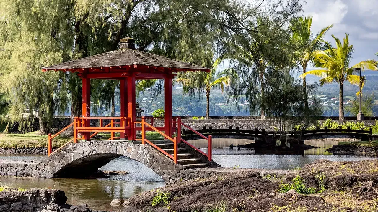 What makes Liluokalani Gardens in Hilo, Hawaii, so special?