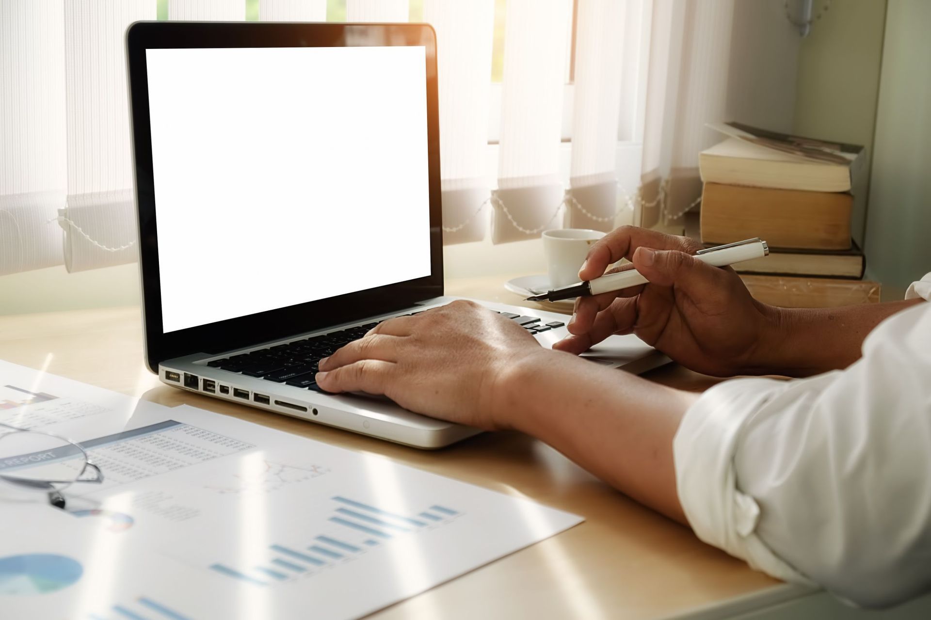 Graph And Laptops — Financial Advisor In Dubbo