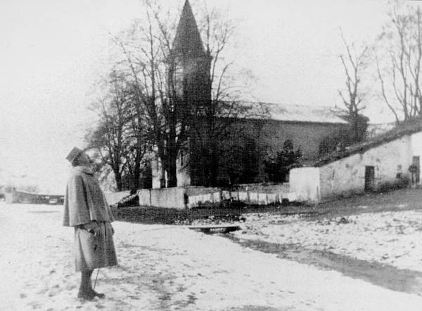Guerre 14-18 carte postale photo explosion église à Guillemont Guerre 14-18 carte postale photo explosion église à Guillemont