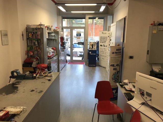 negozio specializzato in servizi per serrature