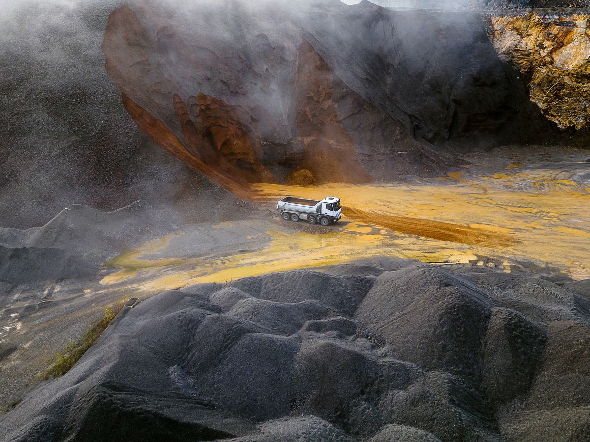 airborne dust in mining centre