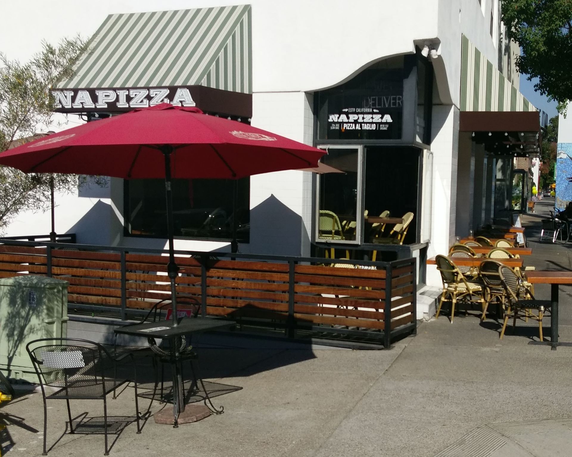 photo of awning at napizza