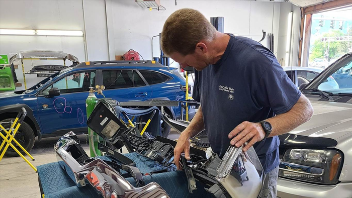 Fox Auto Body Inc., Comprehensive collision repair in Sandpoint, Idaho, Bonner County. Dings, dents, paint, frame repair, bumper-to-bumper collision repair. 