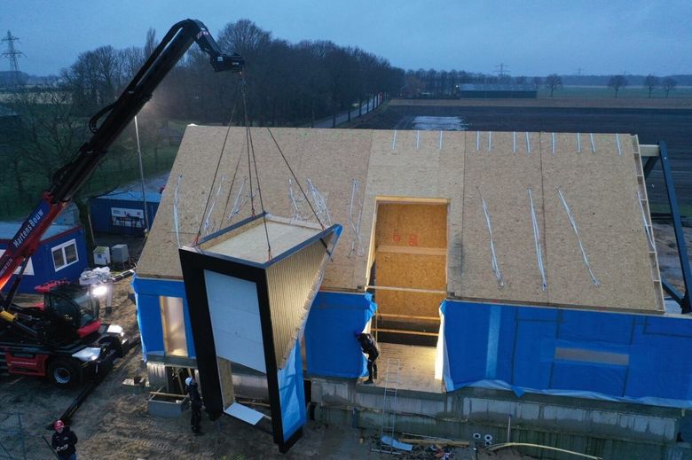 Monteren houtskeletbouw dakelementen