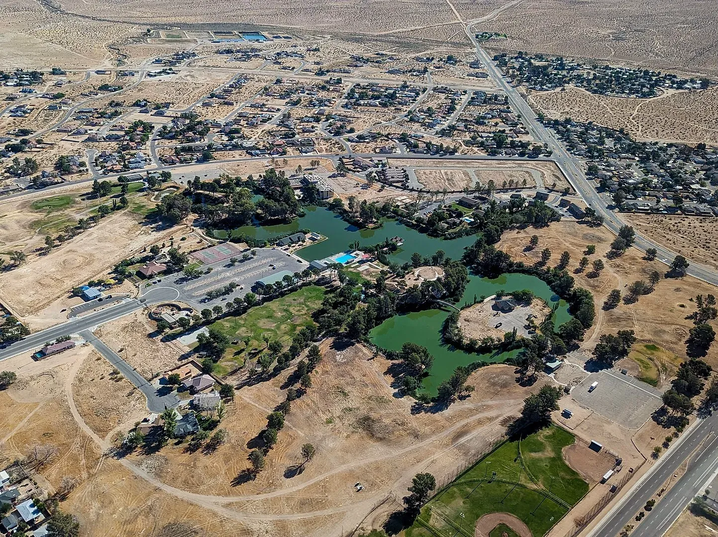 An aerial view of a lake in the middle of a desert.