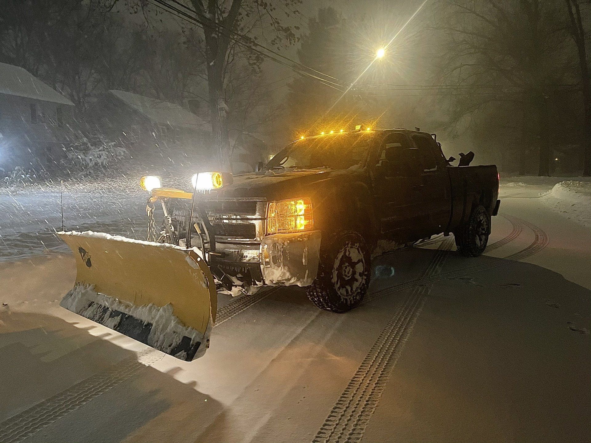 Chevy Plow Truck Servicing West Hartford, CT during Snow Storm