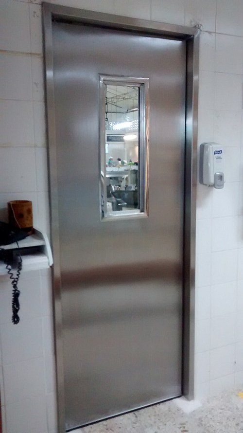 Equinox S.A.S. puerta de acceso