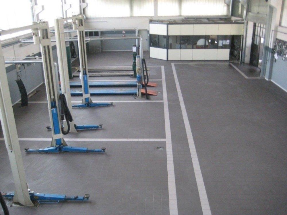 Interno dell'officina