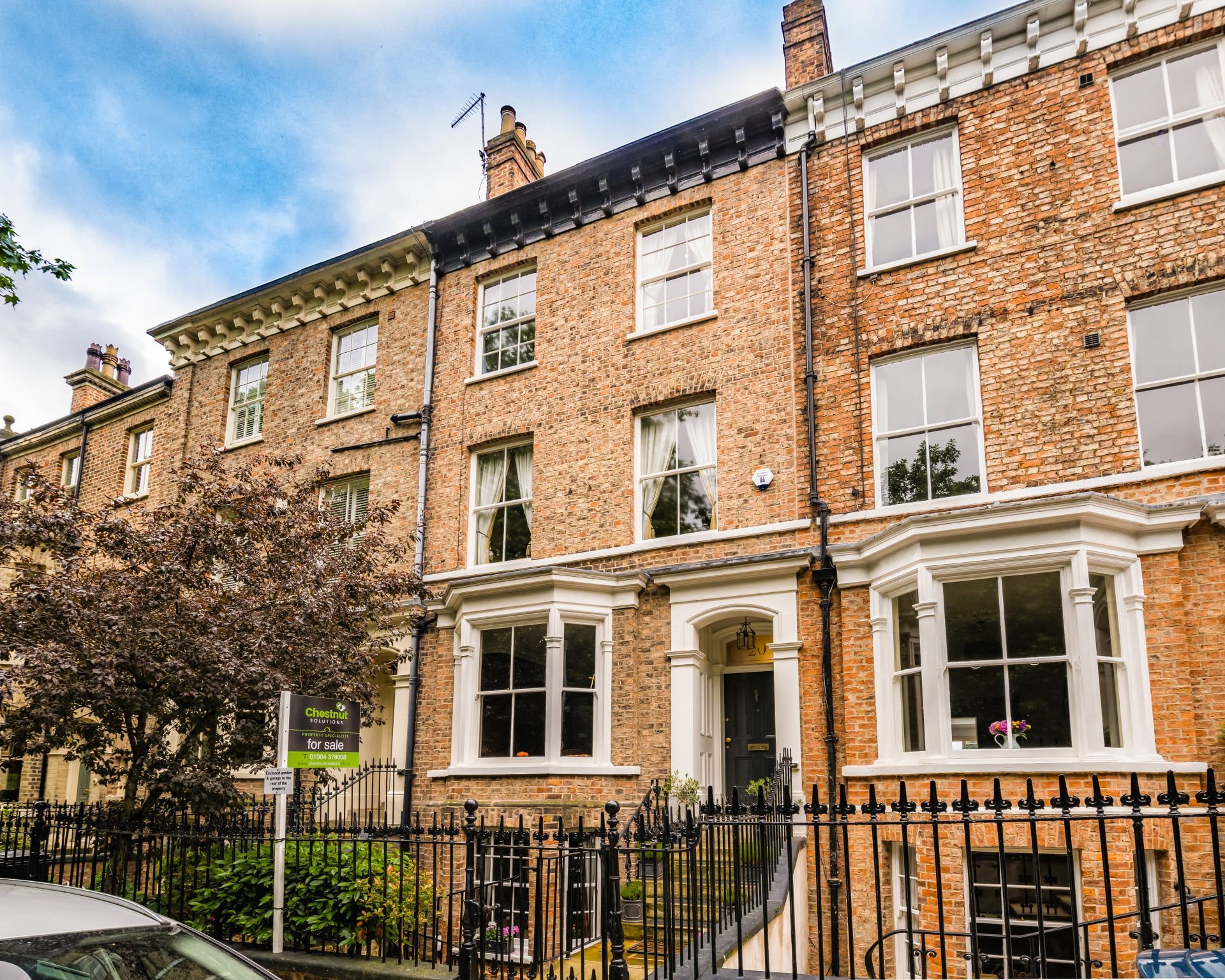 Property chain explained in a home buying process