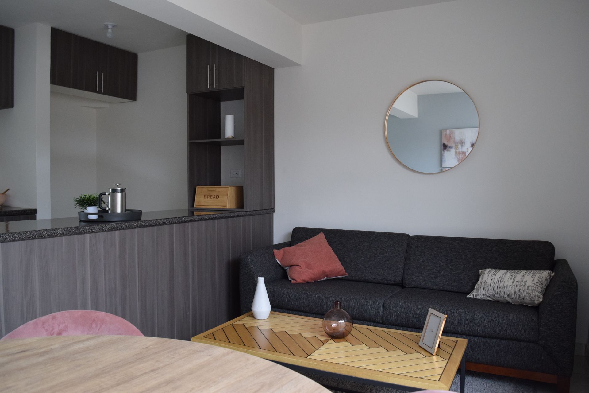 Imágenes de uso ilustrativo, los acabados y materiales pueden llegar a variar