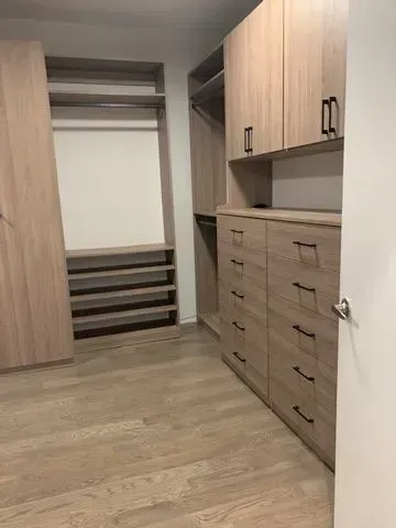 Closetopia offers a wide range of colors and wood effects to reflect your individual style.