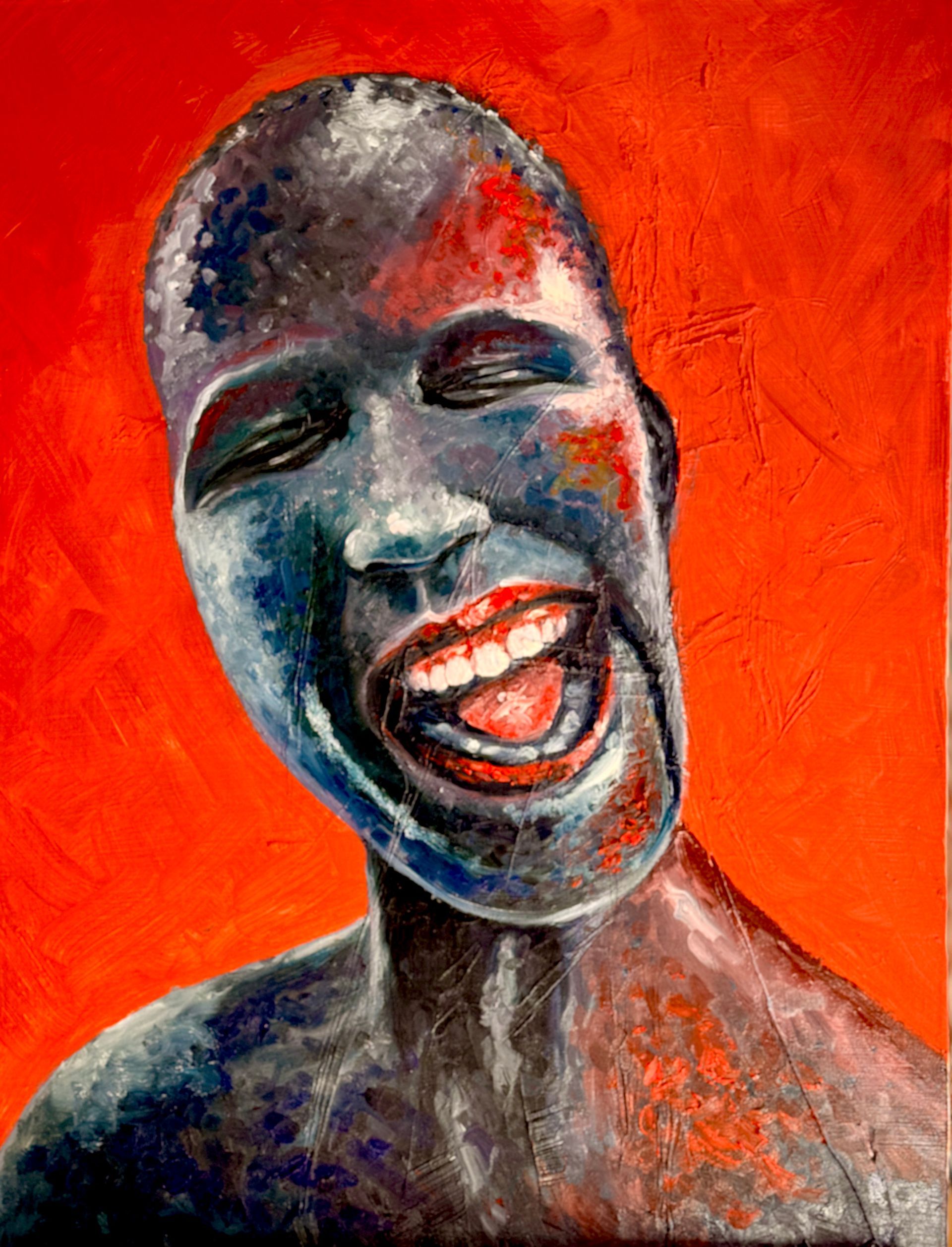 Abstract portret van een lachend persoon op een feloranje achtergrond, met blauwgrijze tinten en een gekanteld hoofd.