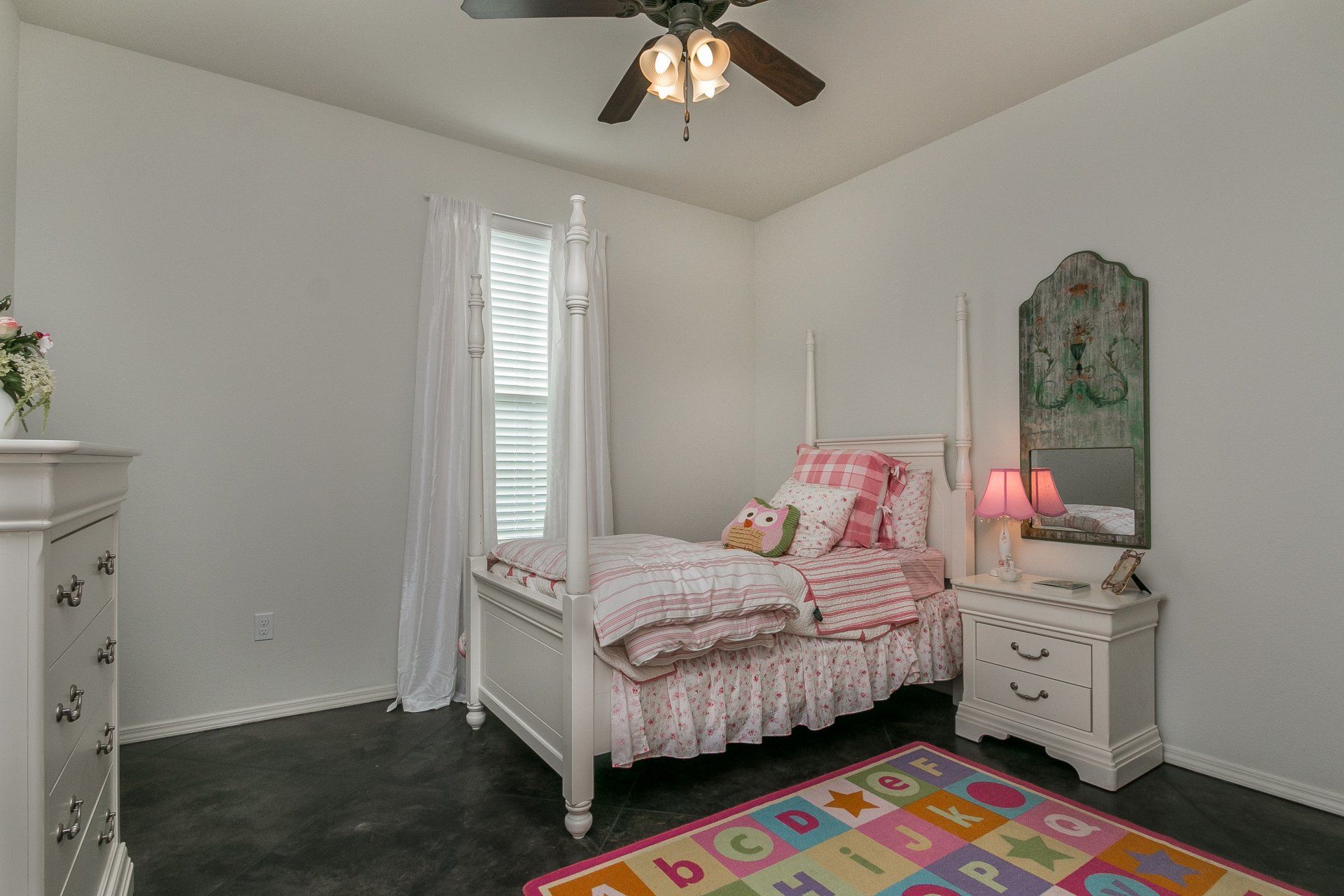 Ridgewood Apartments Bedroom