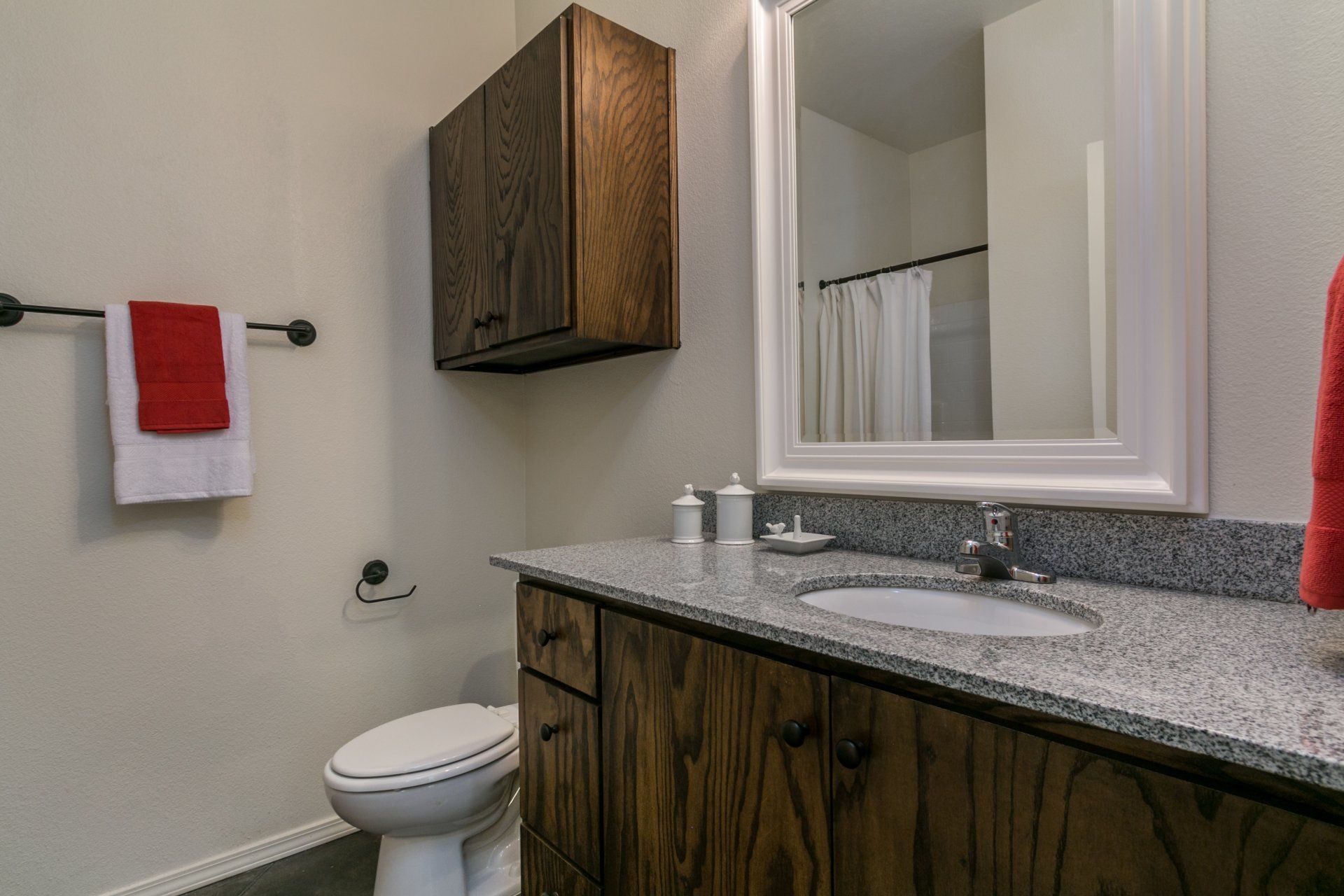 Ridgewood Apartments Bathroom