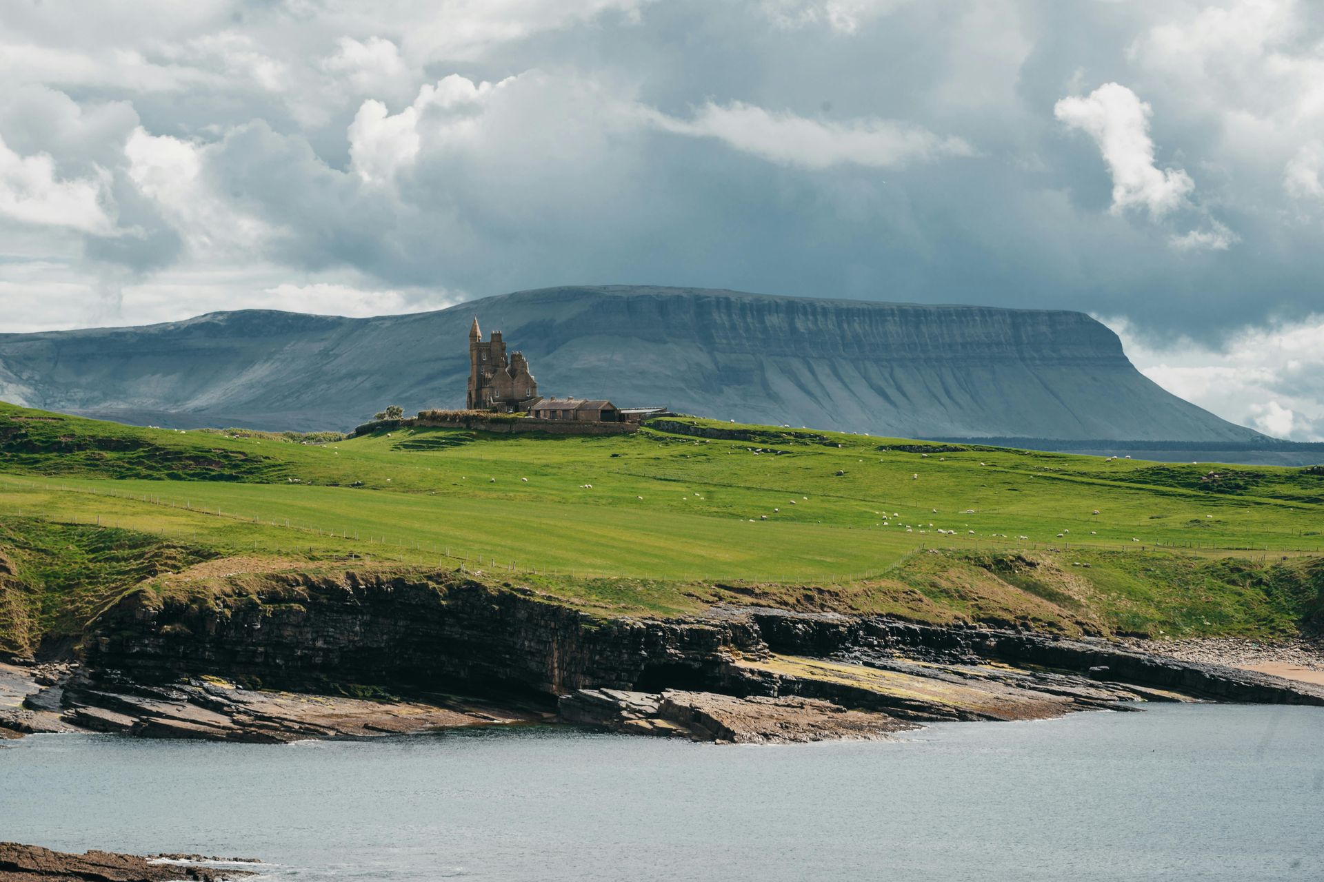 Discover the Wild Atlantic Way with private tours Cork