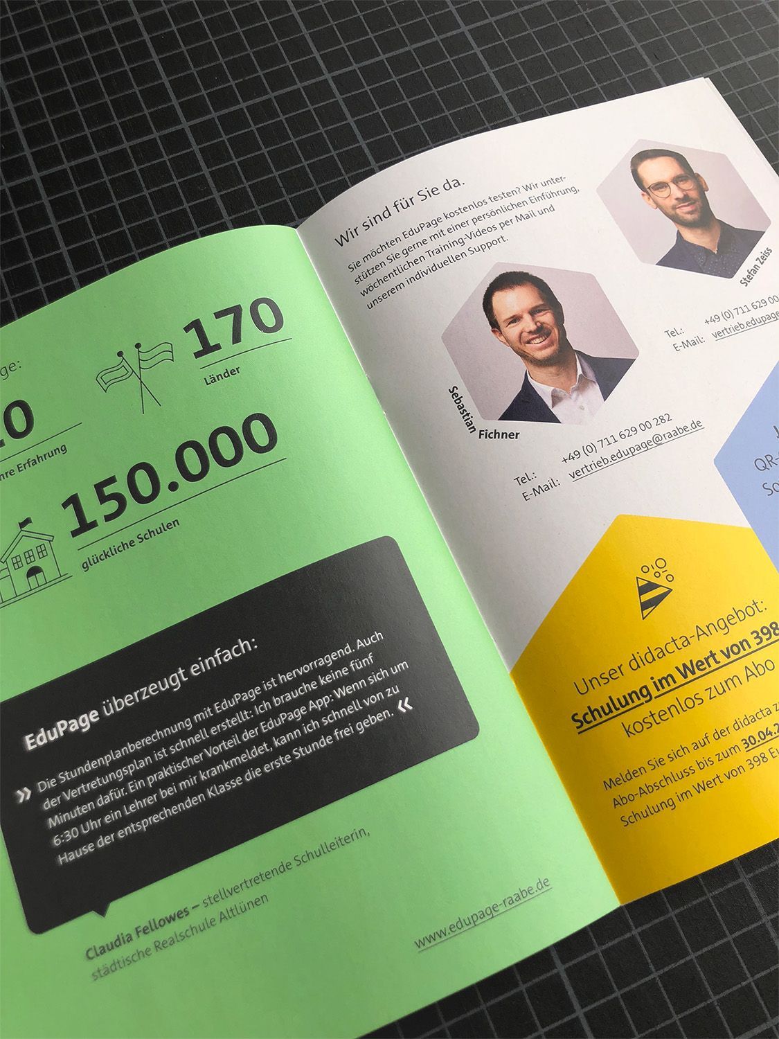 Seite des Flyers mit Infos über die 10 Funktionen von EduPage Weitere Seite des EduPage-Flyers in gelb mit Infos über EduPage und seine 10 Funktionen.