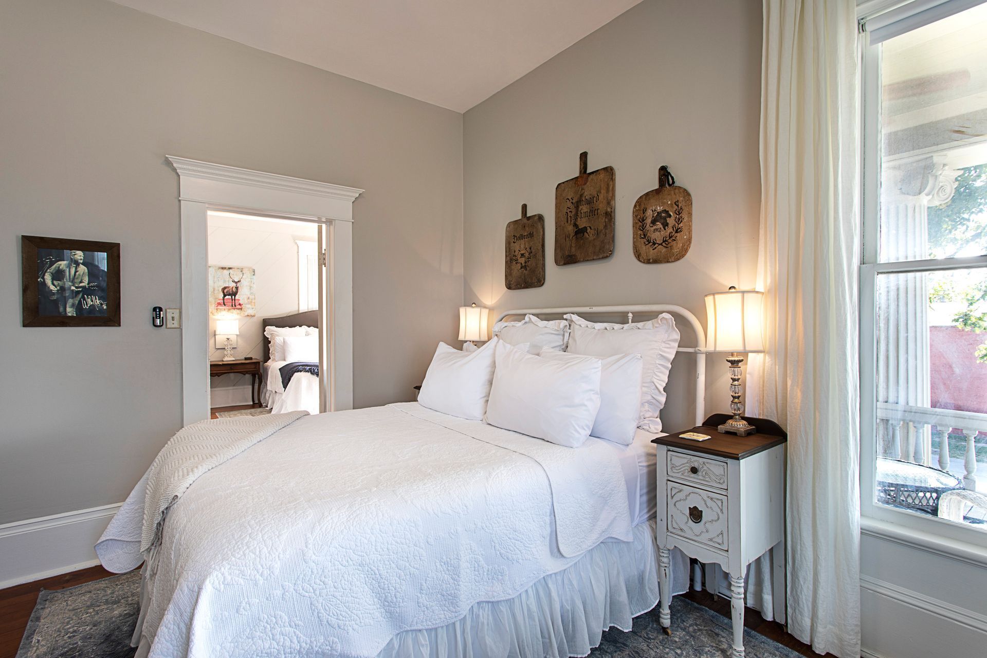 Queen Bed adjoining room to Texas Special