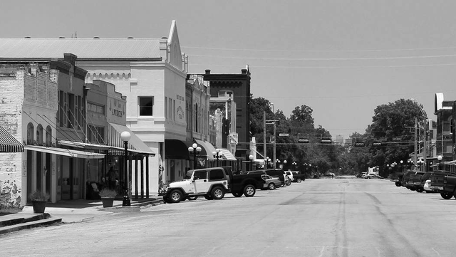 Texas' Quietly Hot Small Town: Everything You Need to Know About Hollywood  Favorite Smithville - Round Top