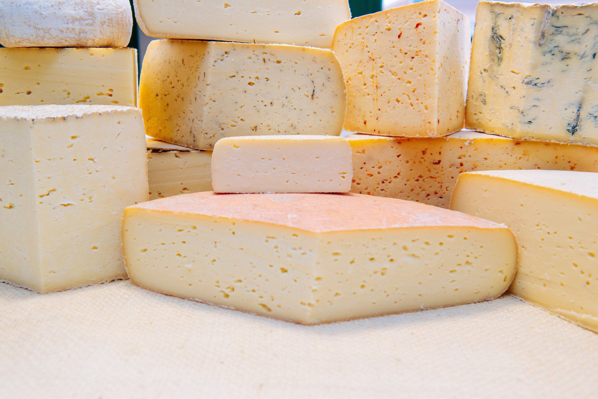 formaggio in lavorazione