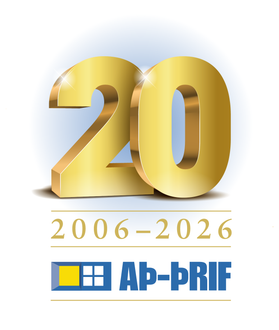 Gullmerki fyrir 20 ára afmæli með merkinu „2006–2026“ og AB-PRIF merkinu fyrir neðan.