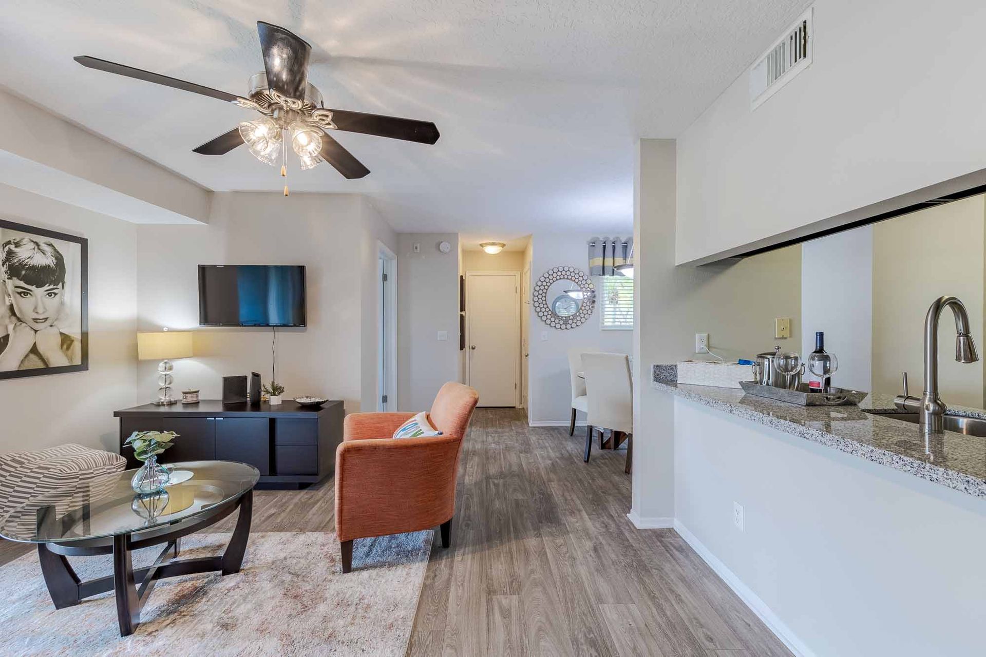 Living room at Savannahs at James Landing.