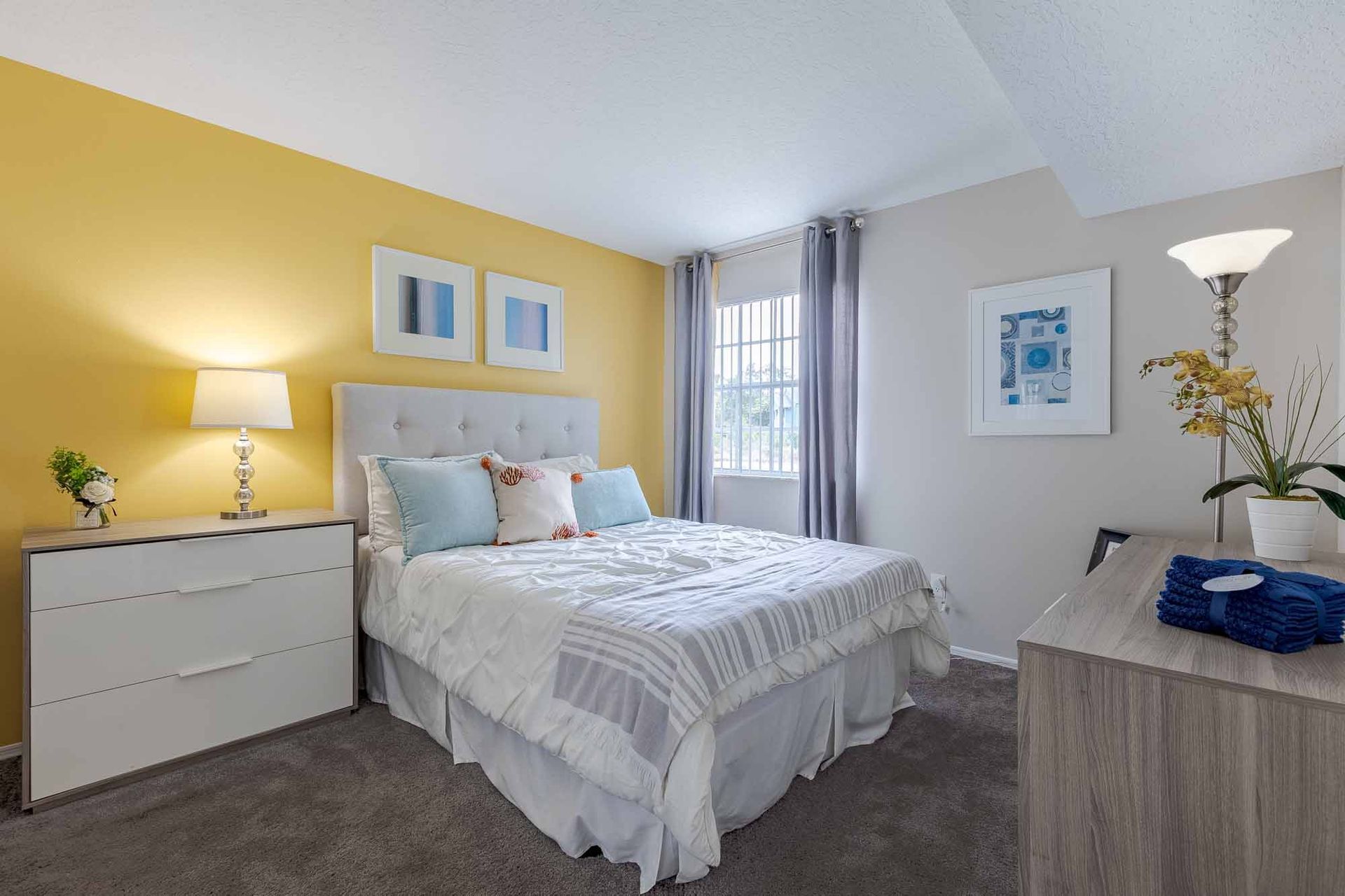 Bedroom at Savannahs at James Landing.