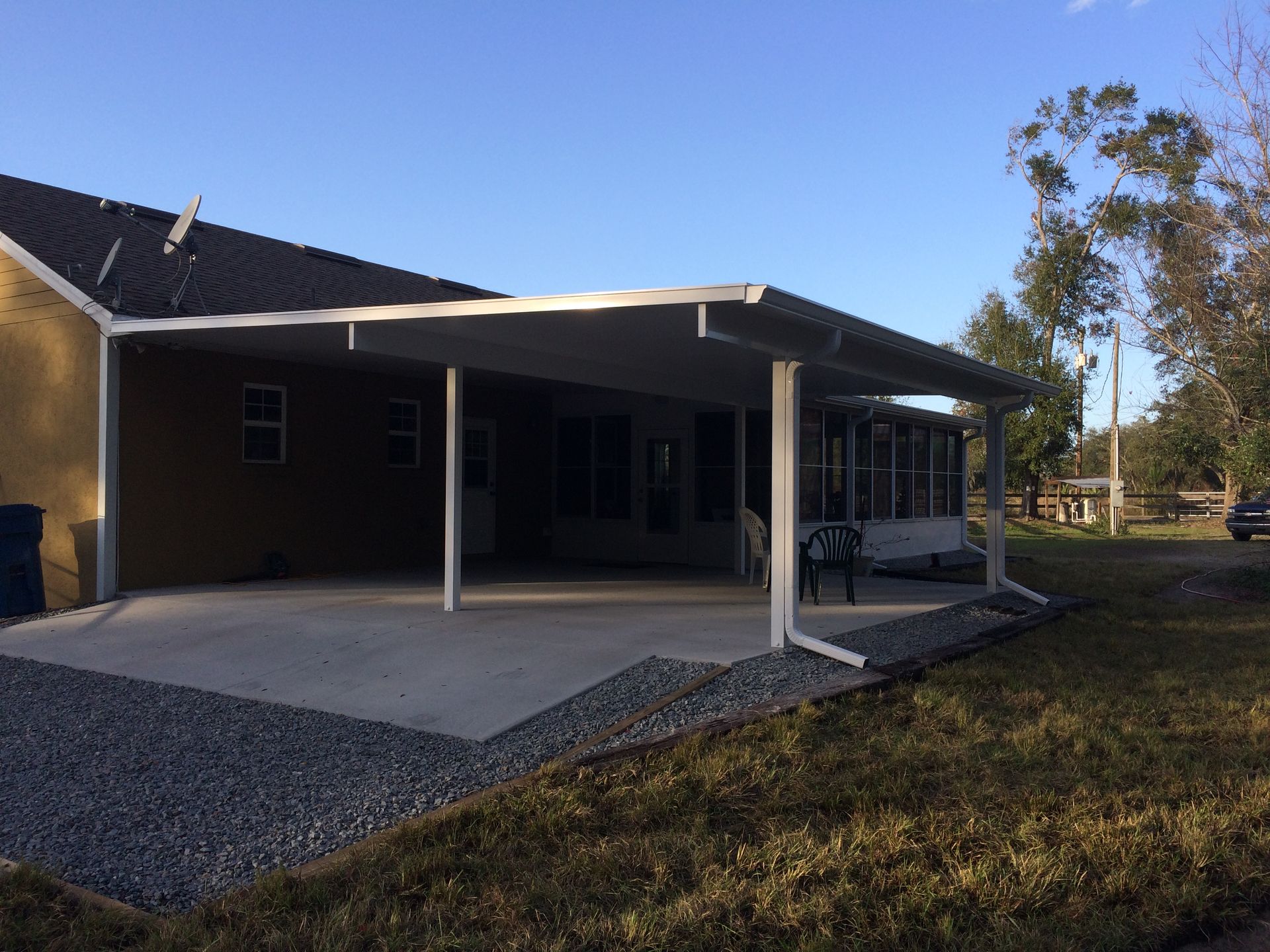 Patio With Pebbles - DeLand, FL - Phelps Aluminum & Supply LLC