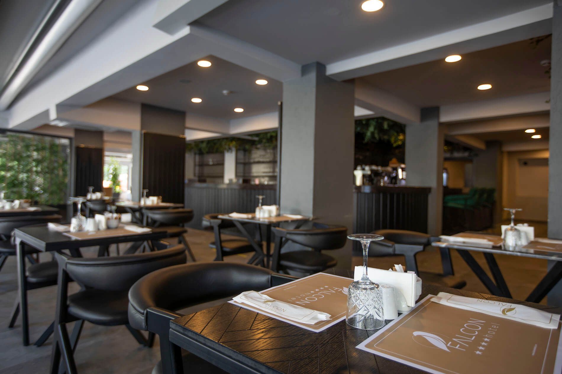 Falcon 1511 | Restoran