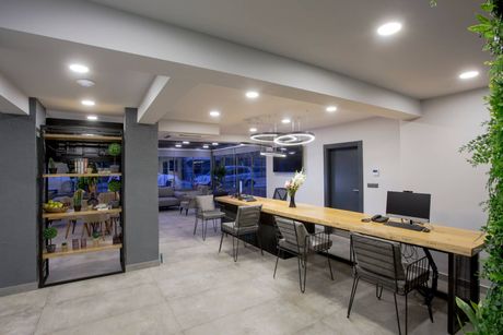 Falcon 1511 | Restoran