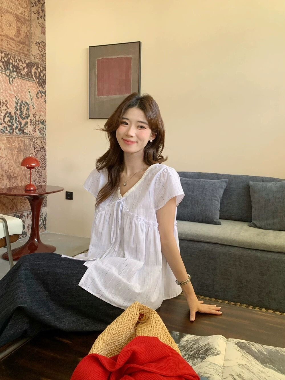 260622精緻V領蕾絲滾邊抓褶傘狀設計上衣