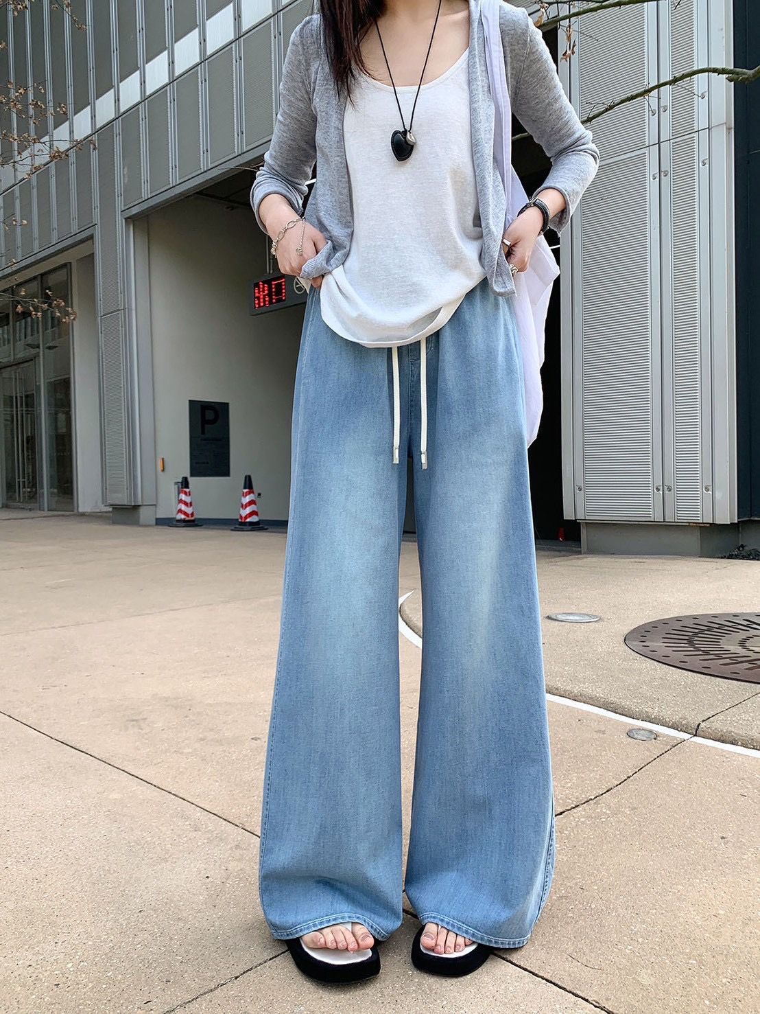 柔軟薄款牛仔布料寬褲