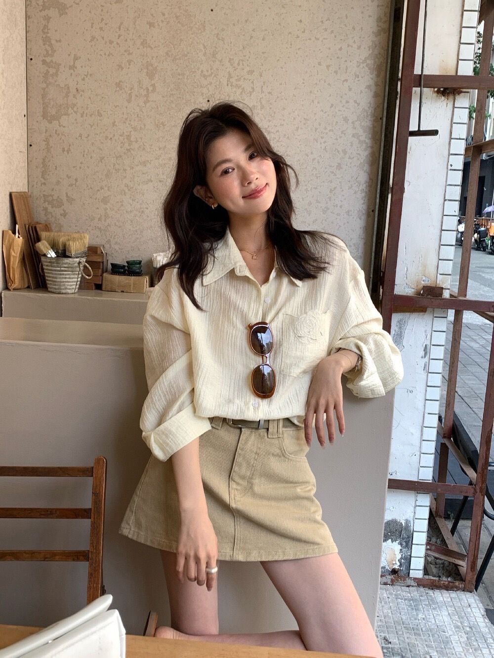 260311正版檸檬家海島風情肌理感玫瑰刺繡口袋寬鬆襯衫