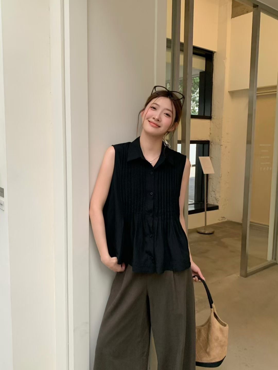 260312壓折造型設計排扣背心上衣