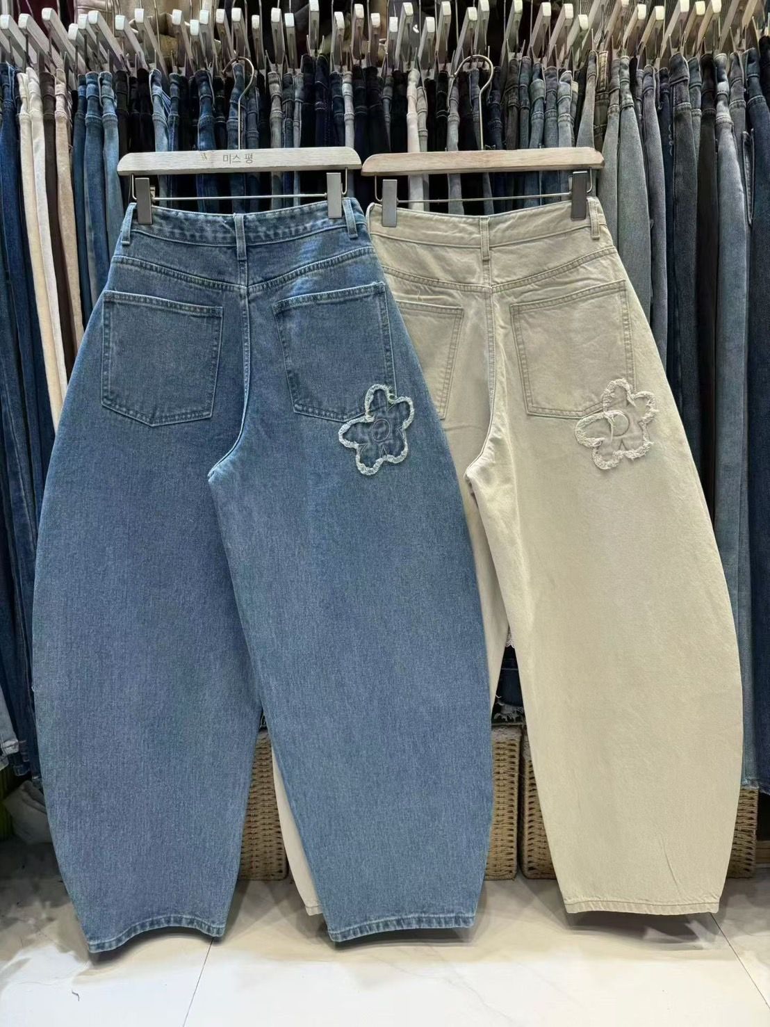 260319 FSY刺繡花朵彎刀牛仔褲