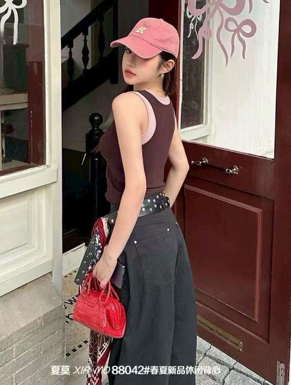 260324不對稱挖肩背心（附罩杯）