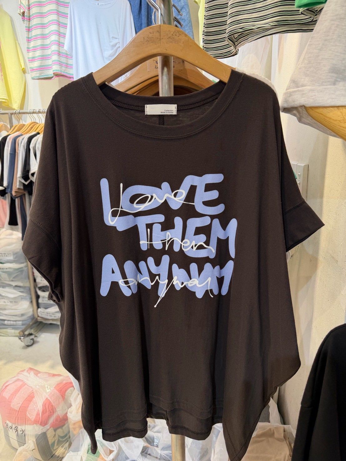 260520LOVE THEM ANYWAY 寬鬆上衣