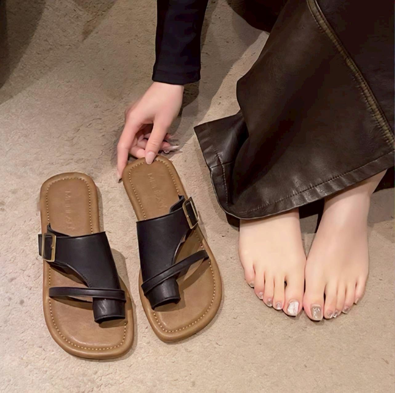 260605法式金扣拇指拖鞋