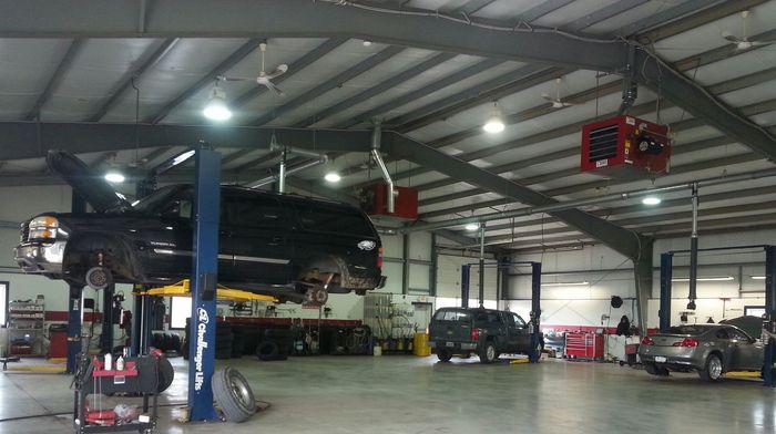 The exterior and crew of Cunningham's Automotive Repair in Ottsville, PA