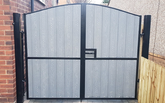 Metal gates with grey composite infull