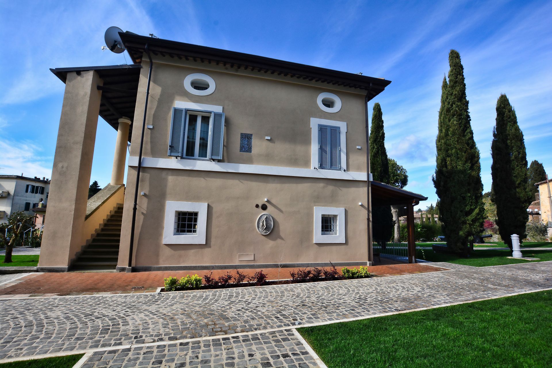 Corte Sospesa - Laterale