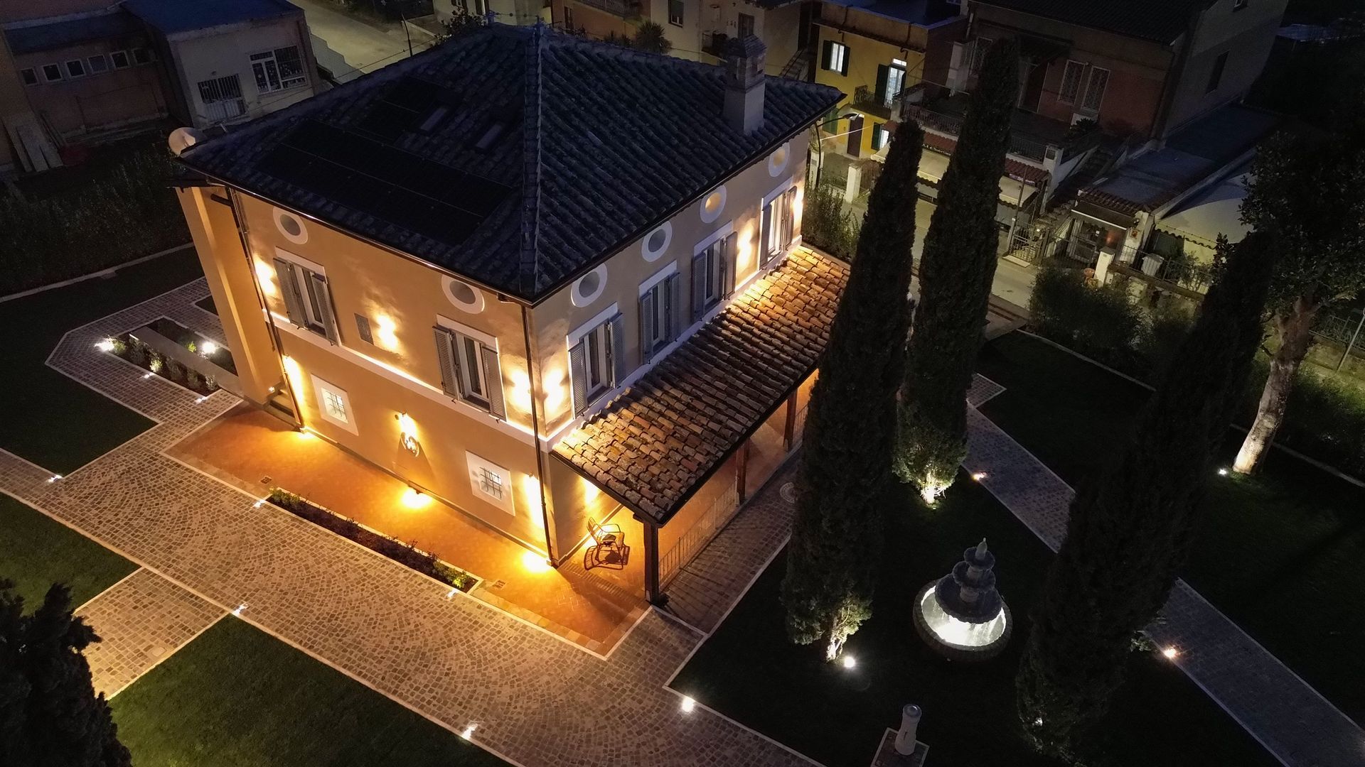 Corte Sospesa - Illuminazione dall'alto