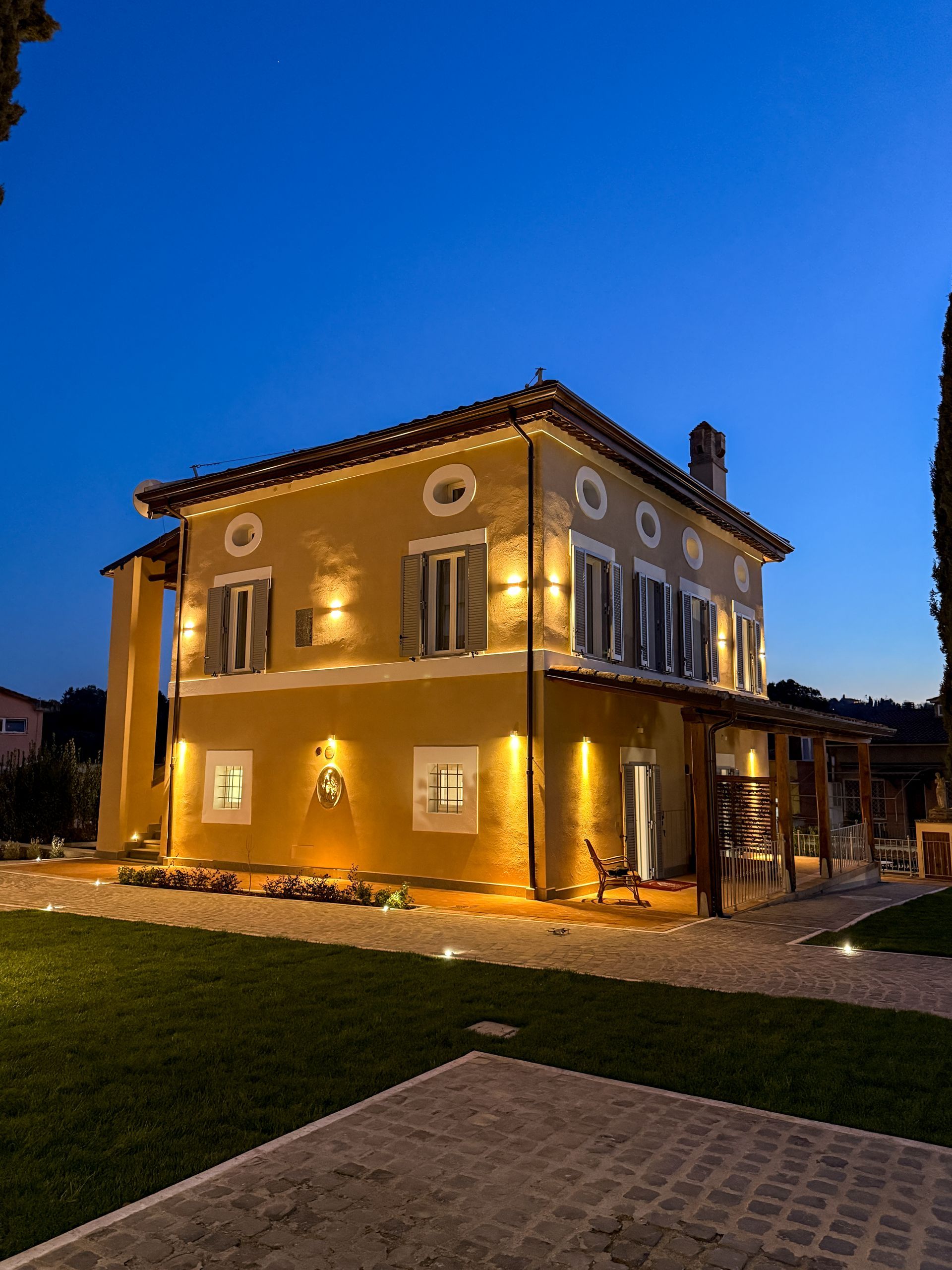 Corte Sospesa - Illuminazione