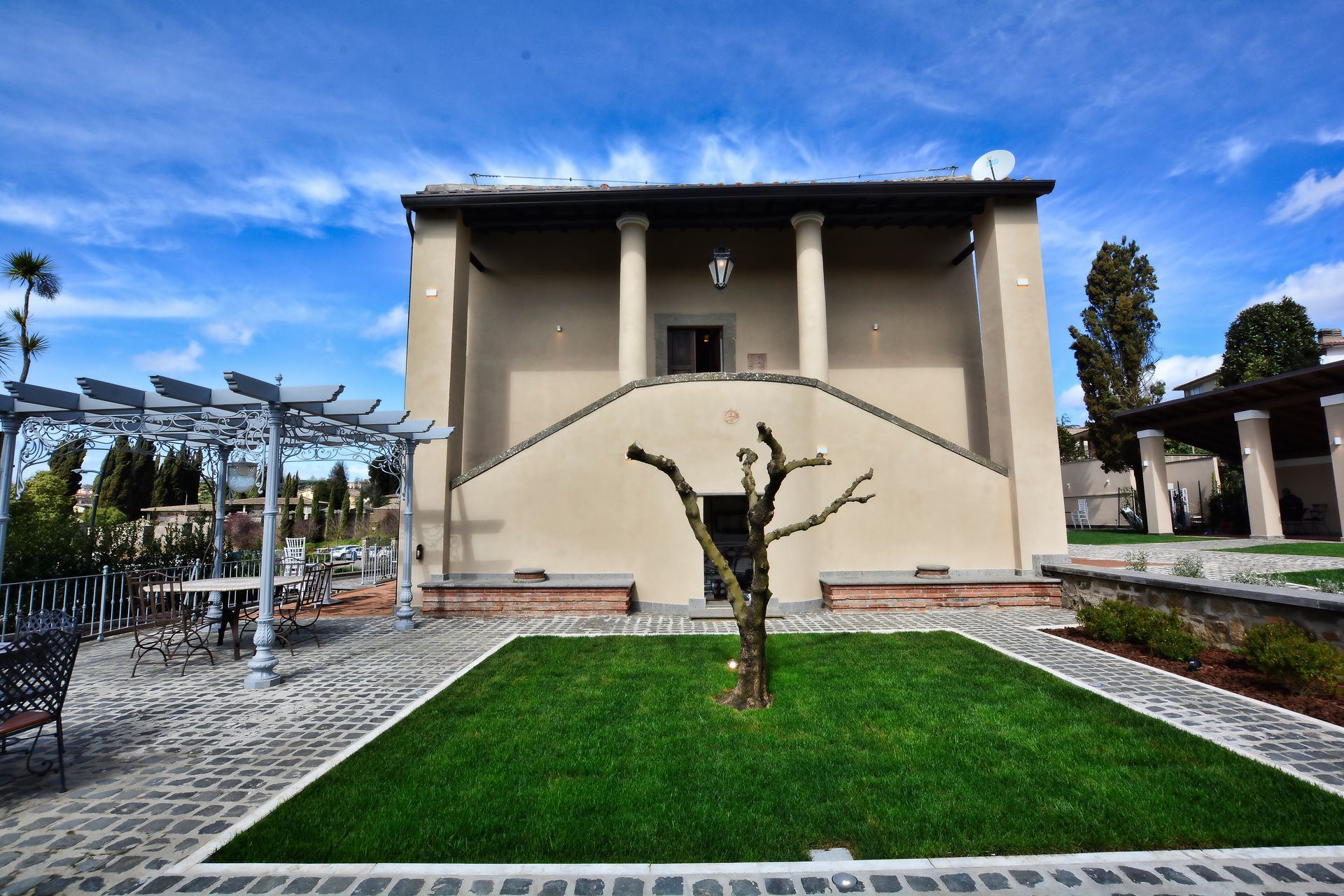 Corte Sospesa - Albero