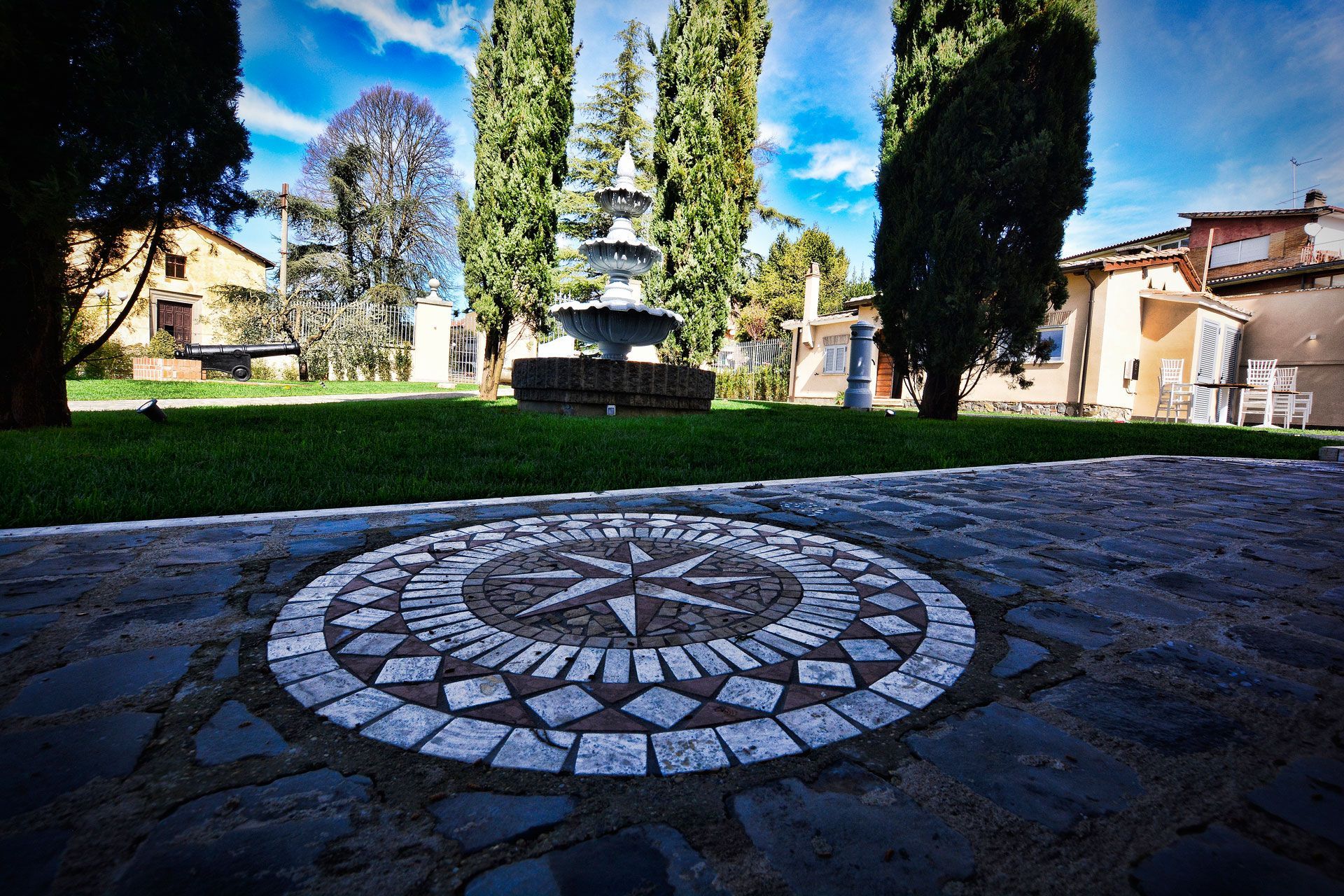 Corte Sospesa - Disegno a mosaico