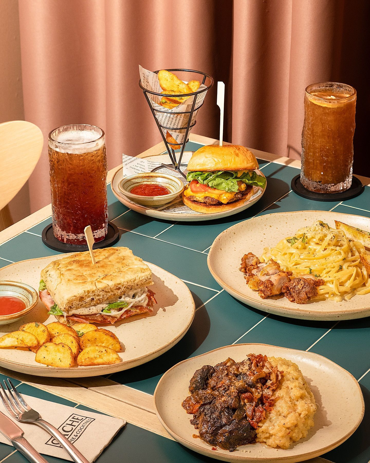 Local dining options near Hotels in Makati