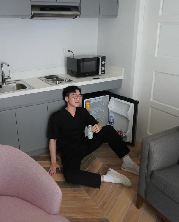 One bedroom suite workspace in Poblacion