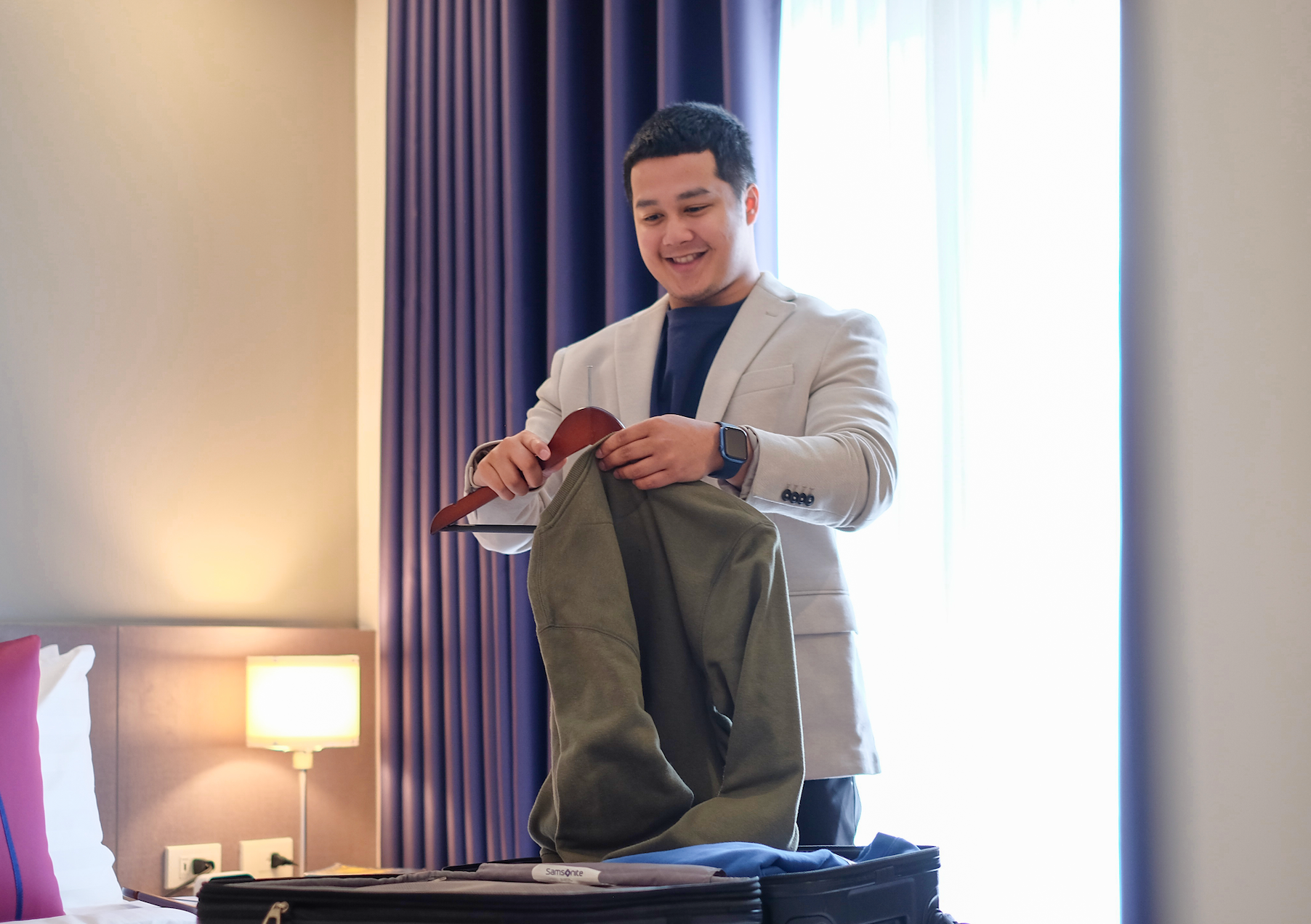 Guest using modern amenities at cheap hotels in Makati near Poblacion